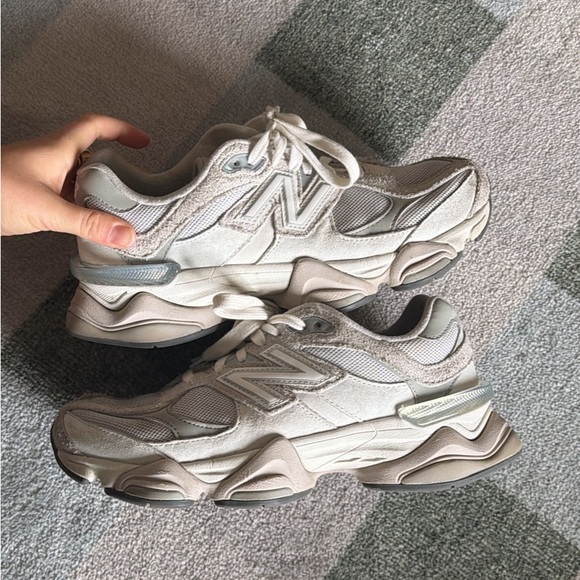 New Balance Women's White and Gray Sneakers 9060 - Picture 4 of 5